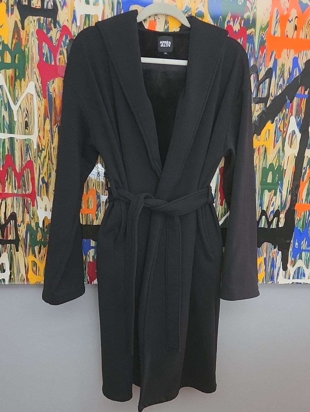 APRES ACTIF. Canadian Brand 🇨🇦 Hooded Robe. Plush Black. Pockets. Size M